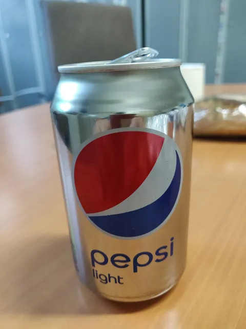 Diet Pepsi 330 ml, front of pack