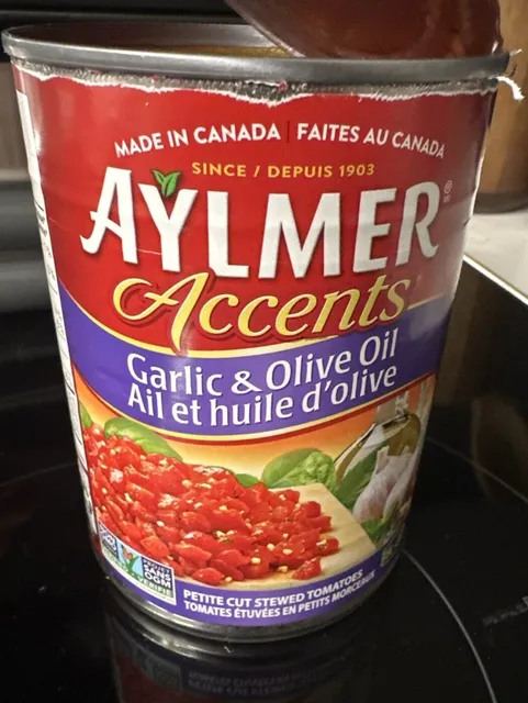 Aylmer Accents Garlic & Olive Oil Petite Cut Stewed Tomatoes 540 mL, front of pack