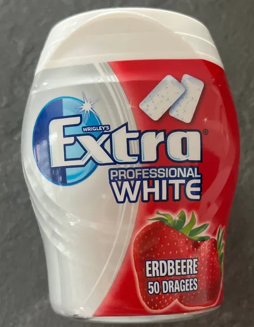 Wrigley's Extra Professional White Erdbeere 50 Dragees, front of pack