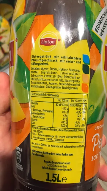 Lipton Peach Ice Tea Weniger Zucker 1.5 L, back of pack