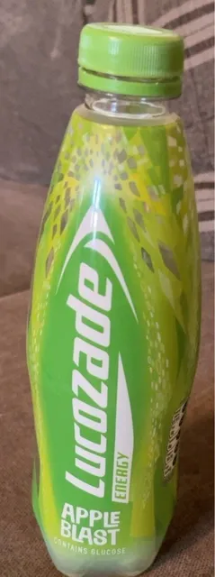 Lucozade Energy Apple Blast 900 ml, front of pack