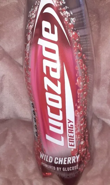 Lucozade Energy Wild Cherry 900 ml, front of pack