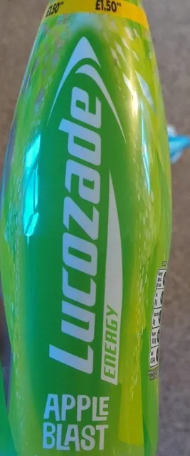 Lucozade Energy Apple Blast 900 ml, front of pack