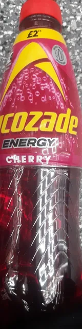 Lucozade Energy Cherry 900 ml, front of pack