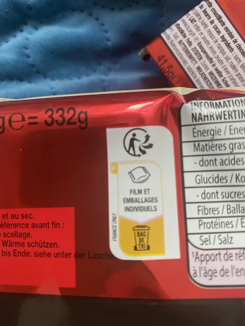 KitKat White 8 × 41.5 g, back of pack