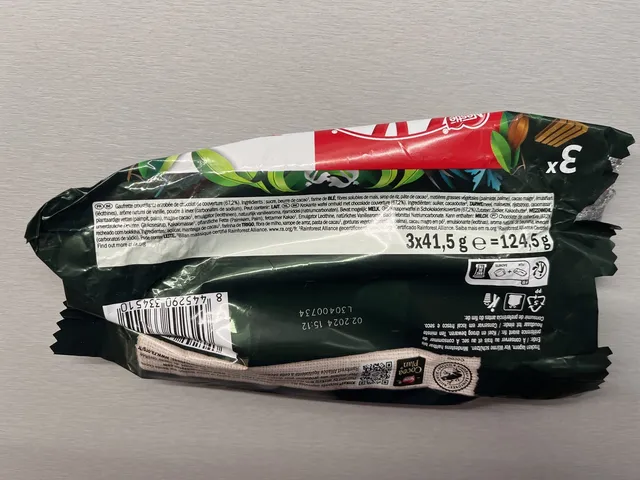 Vegan KitKat 3 × 41.5 g, ingredients of pack