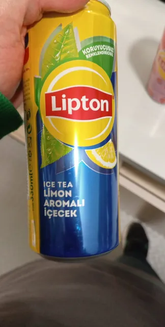 Lipton Ice Tea Limon 330 ml, front of pack