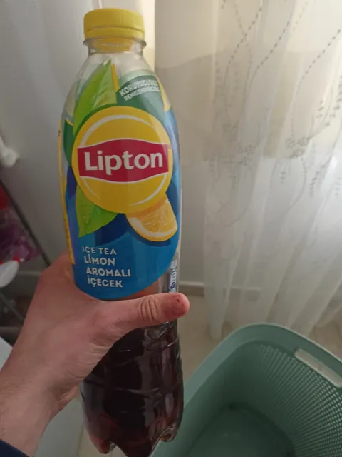 Lipton Ice Tea Lemon 1.5 L, front of pack