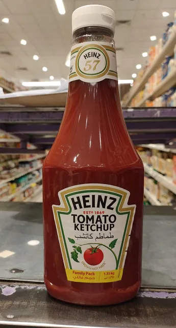 Heinz Tomato Ketchup 1.35 kg, front of pack